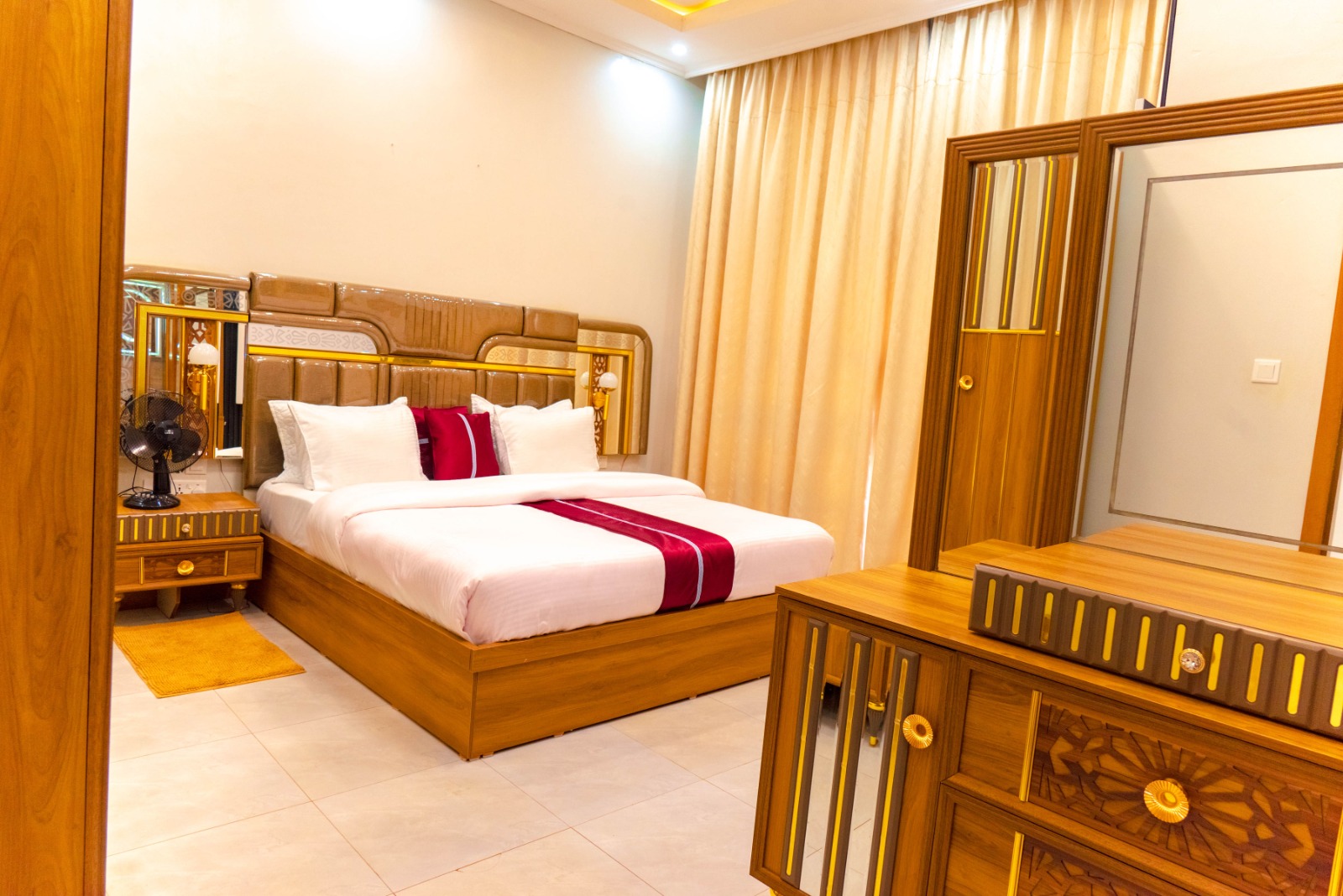 ZEUS Hotel